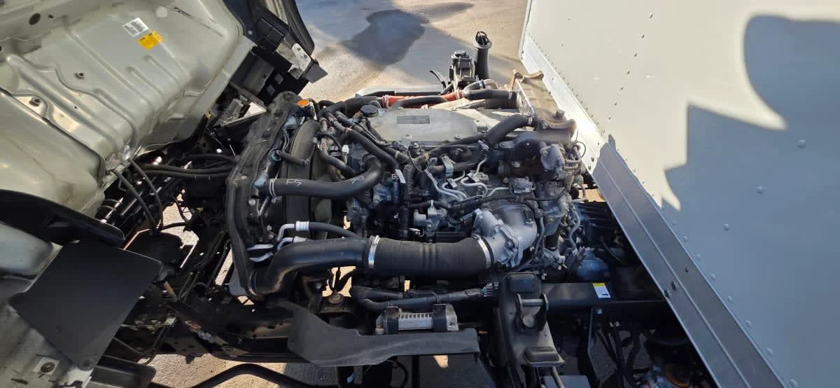 2019 Isuzu NPR - image 9