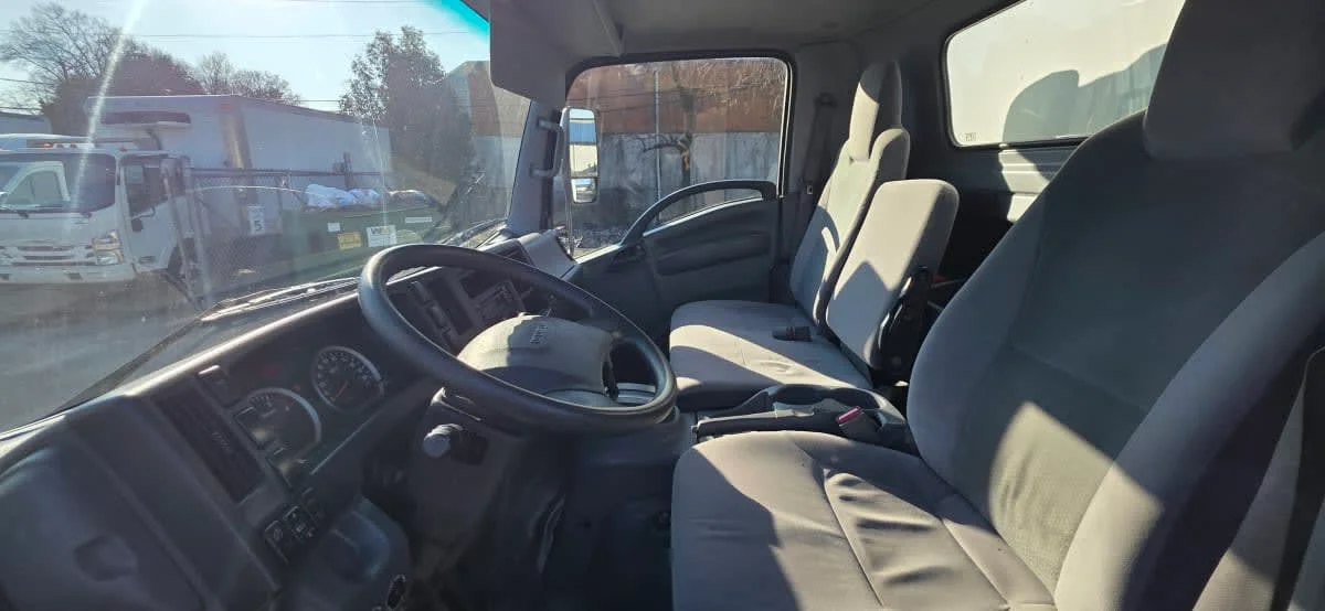 2019 Isuzu NPR - image 7