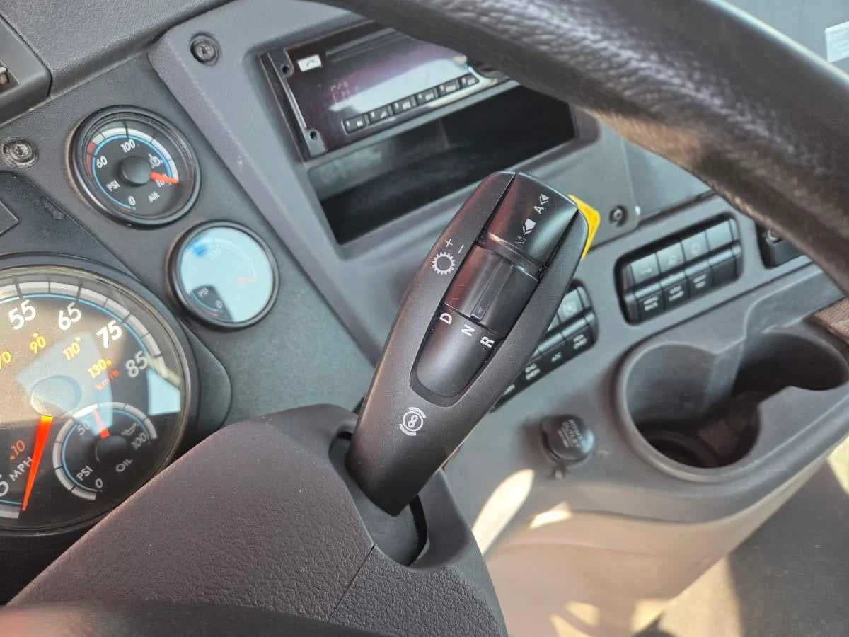 2018 Freightliner Cascadia in St. Rose, LA — photo 9