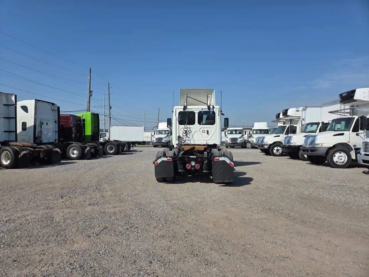 2018 Freightliner Cascadia in St. Rose, LA — photo 5