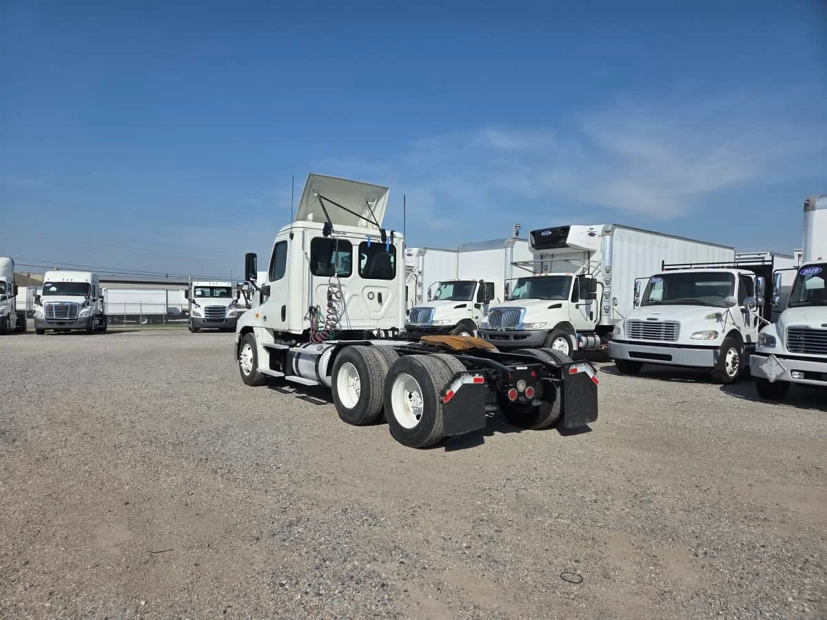 2018 Freightliner Cascadia in St. Rose, LA — photo 6