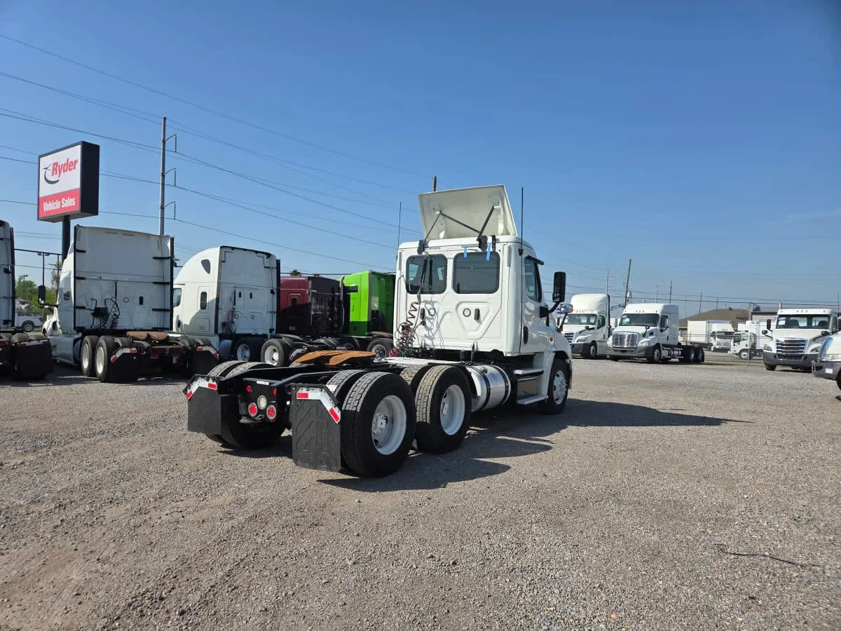 2018 Freightliner Cascadia in St. Rose, LA — photo 4