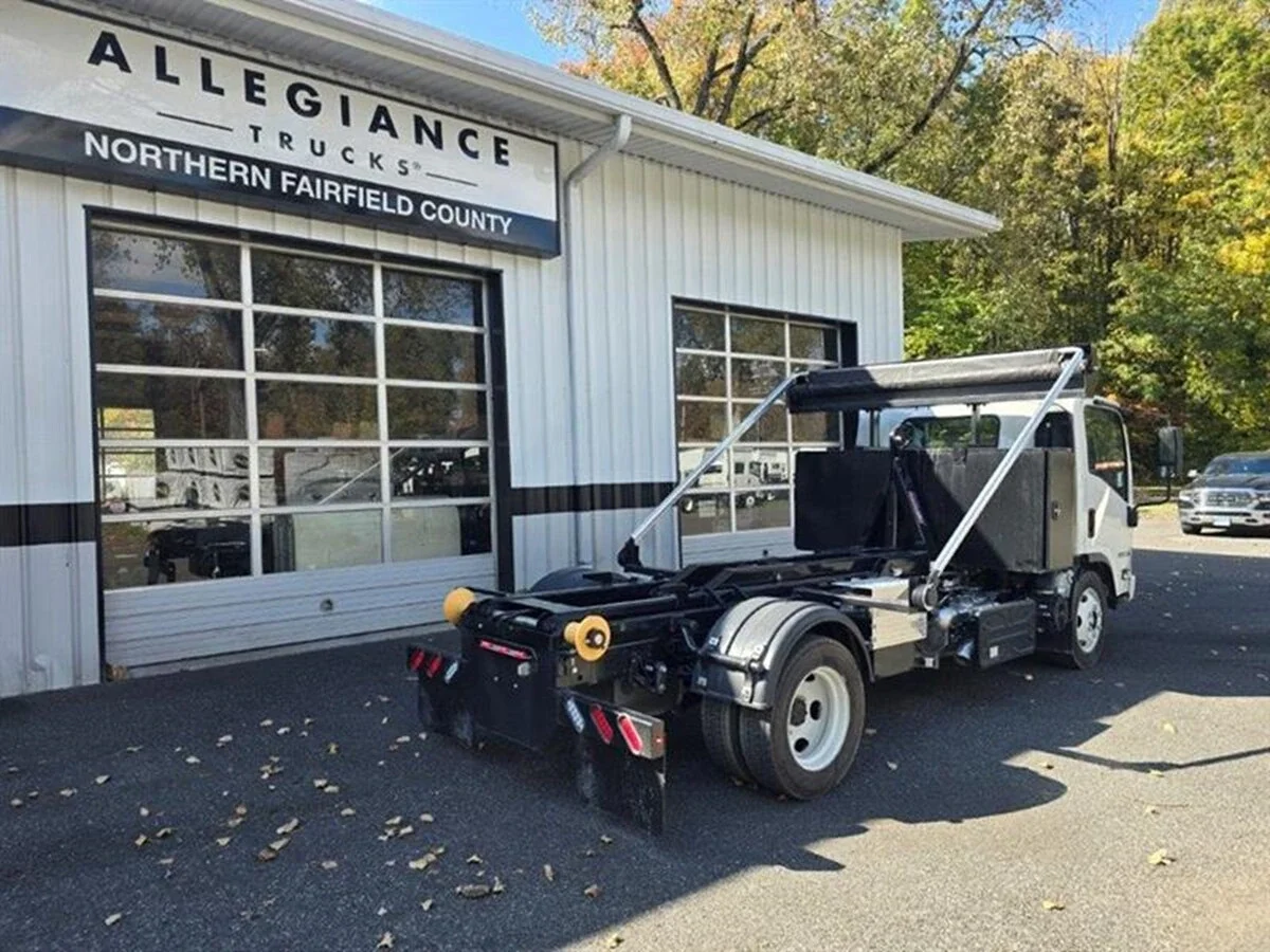 2024 Isuzu NRR - image 7