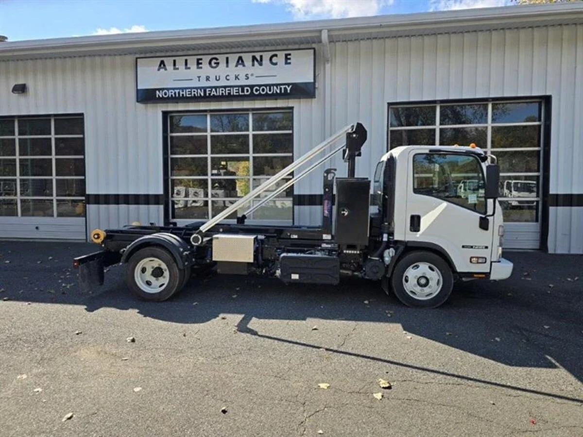 2024 Isuzu NRR - image 3