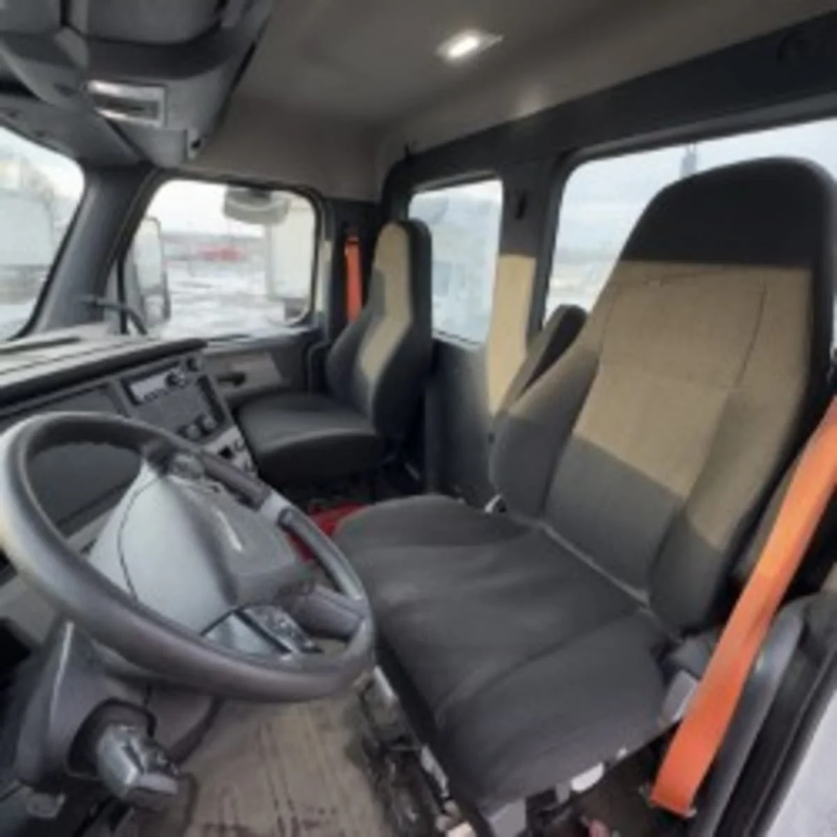 2020 Freightliner Cascadia in Syracuse, NY — photo 7