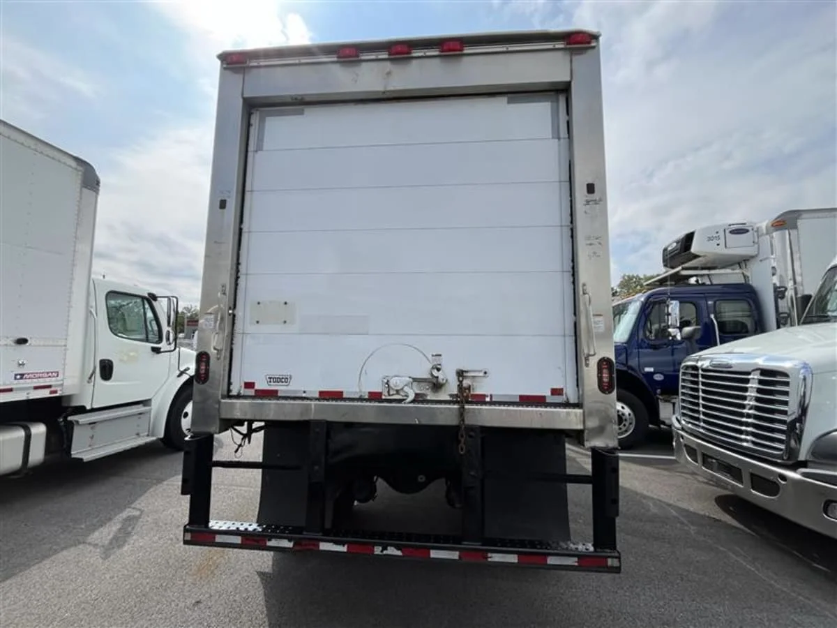 2018 Freightliner M2 106 - image 5