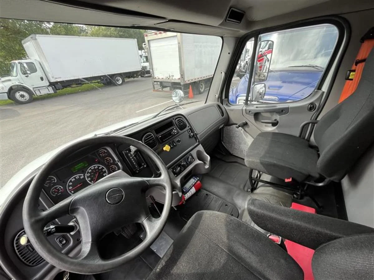 2018 Freightliner M2 106 - image 8