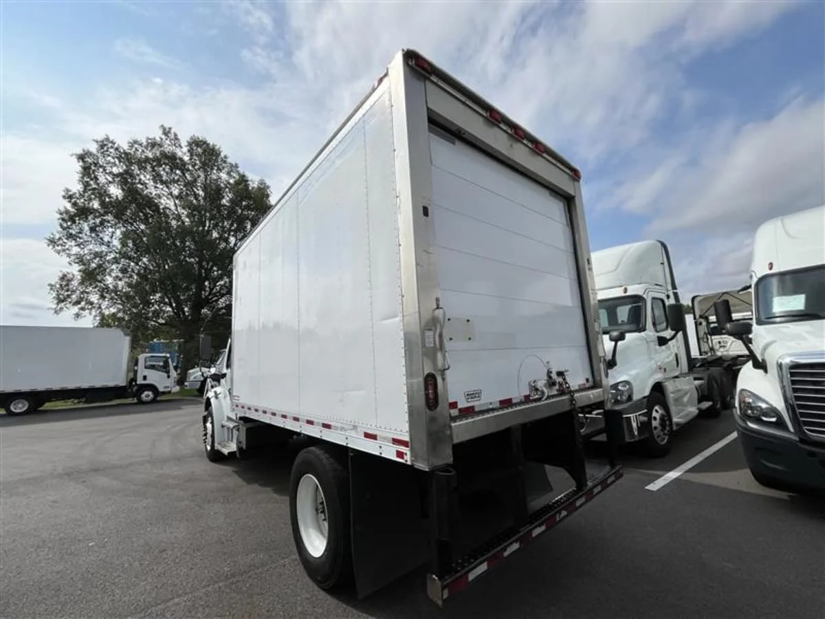2018 Freightliner M2 106 - image 6