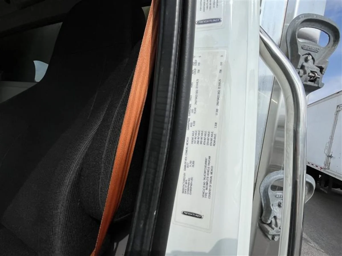 2018 Freightliner M2 106 - image 12