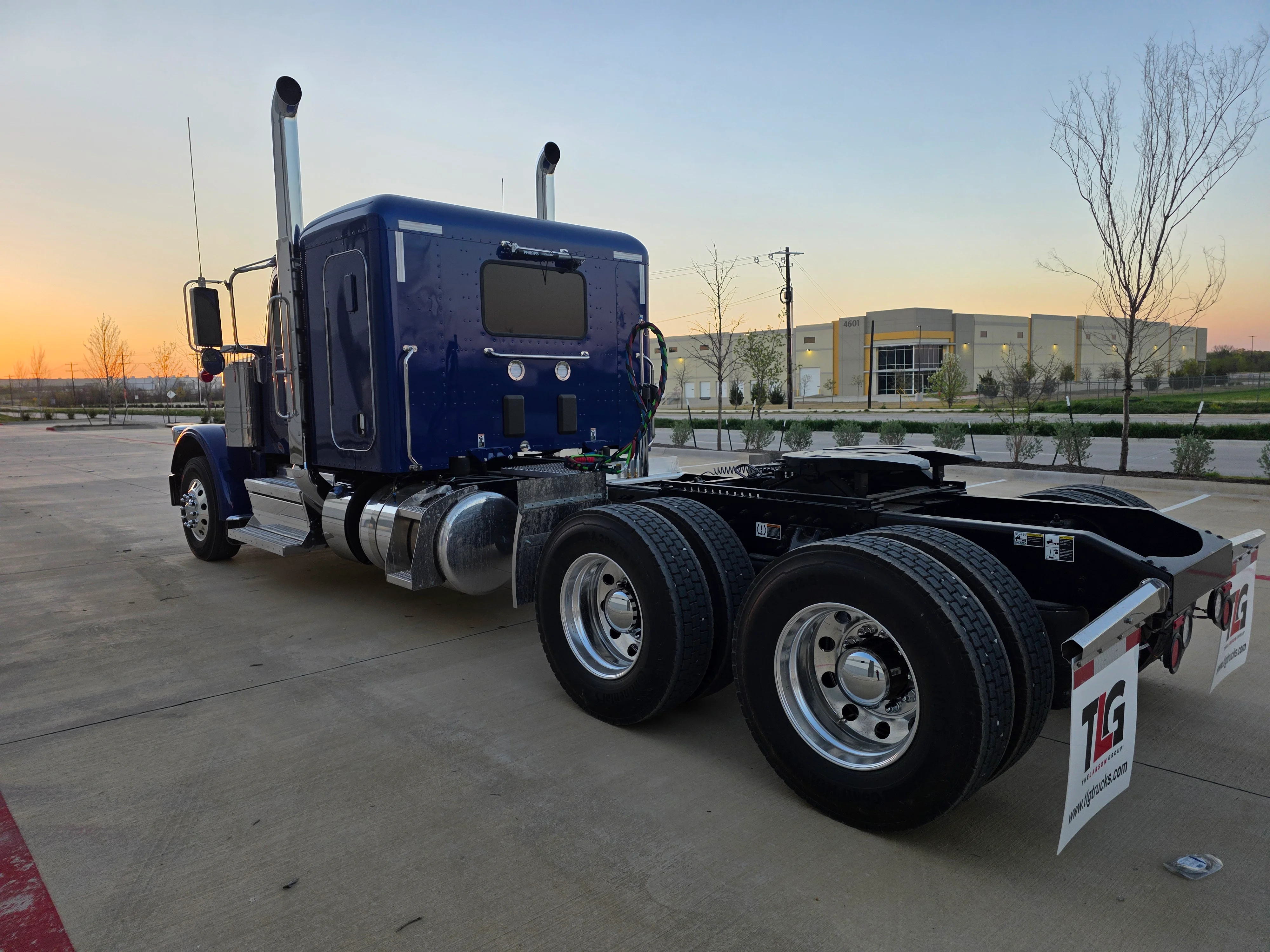 2027 Peterbilt 589 in Evansville, IN — photo 3