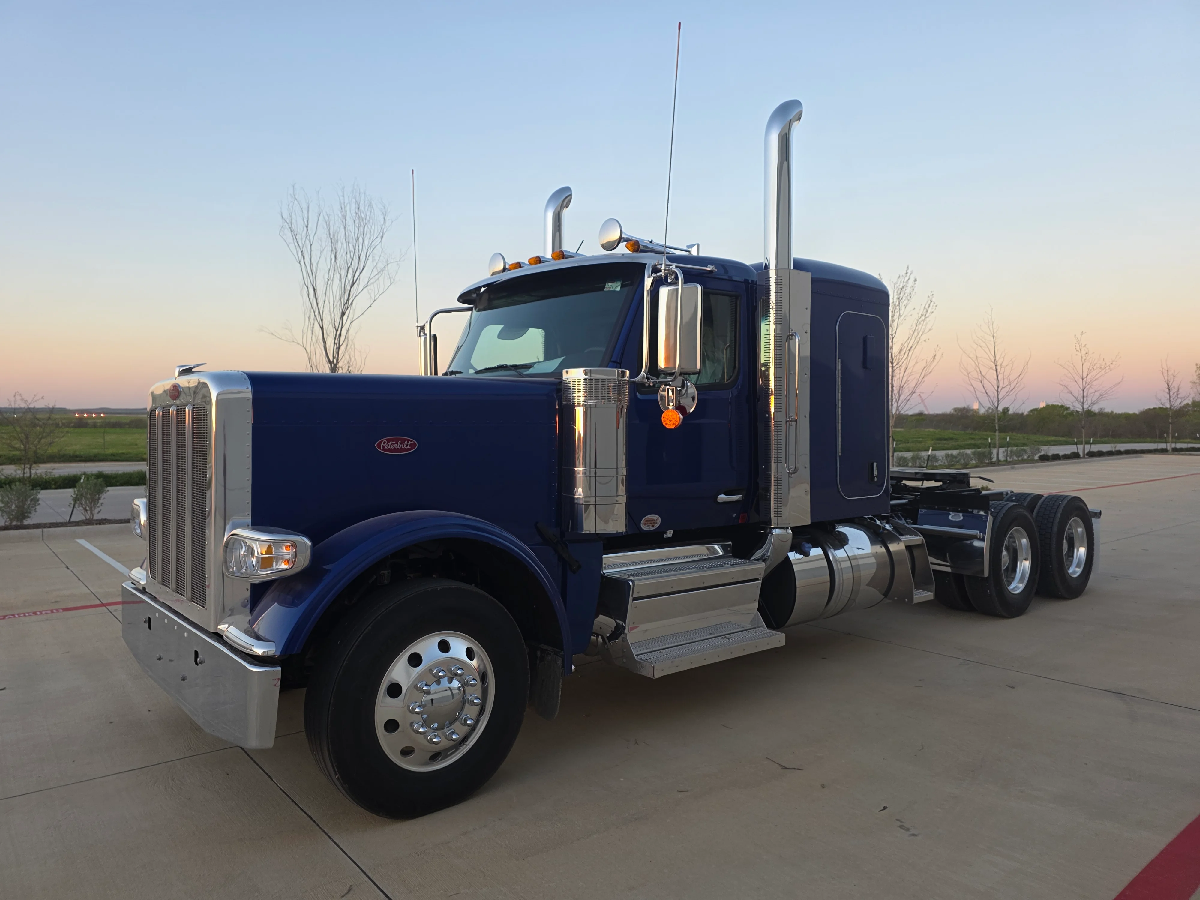 2027 Peterbilt 589 in Evansville, IN