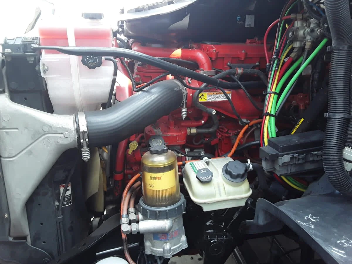 2016 Freightliner Cascadia - image 8