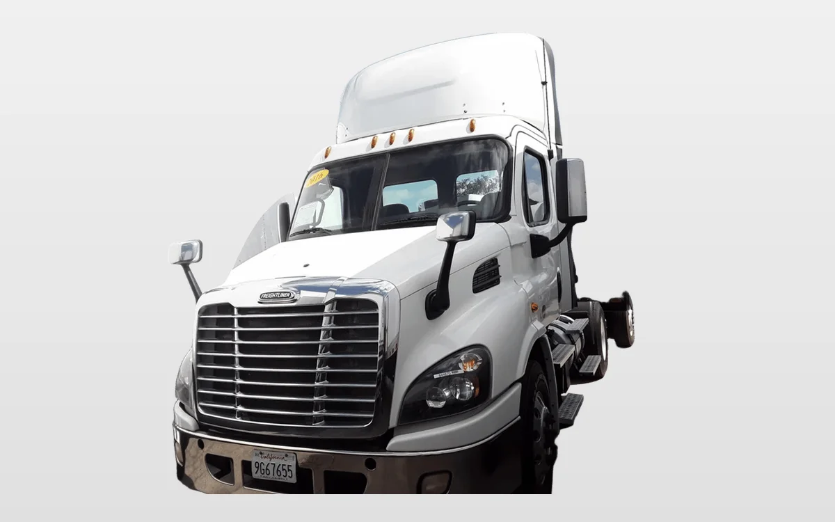 2016 Freightliner Cascadia - image 1