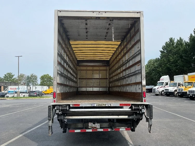 2019 Hino 268 in Capitol Heights, MD — photo 8