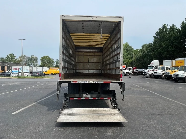 2019 Hino 268 in Capitol Heights, MD — photo 9