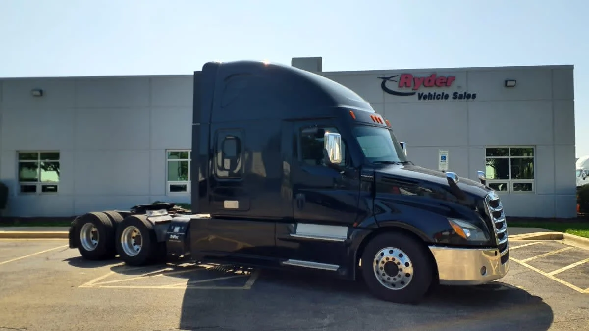 2021 Freightliner Cascadia in Bolingbrook, IL — photo 3