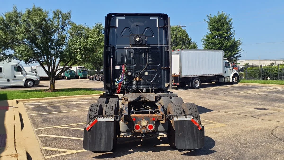 2021 Freightliner Cascadia in Bolingbrook, IL — photo 5