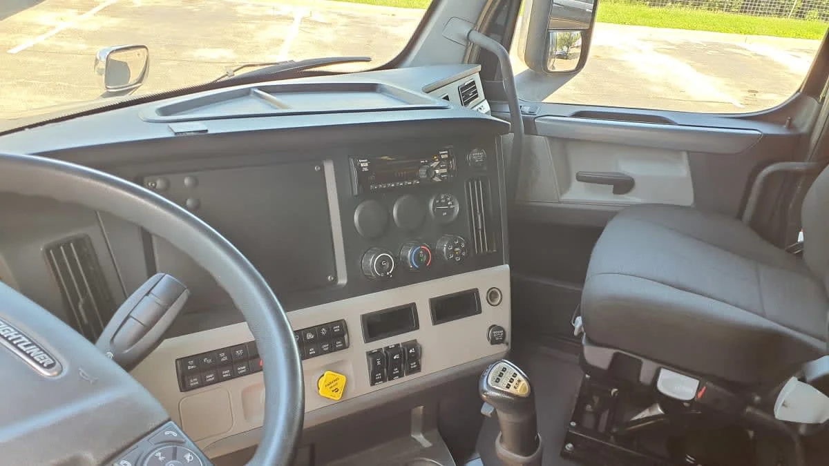 2021 Freightliner Cascadia in Bolingbrook, IL — photo 7