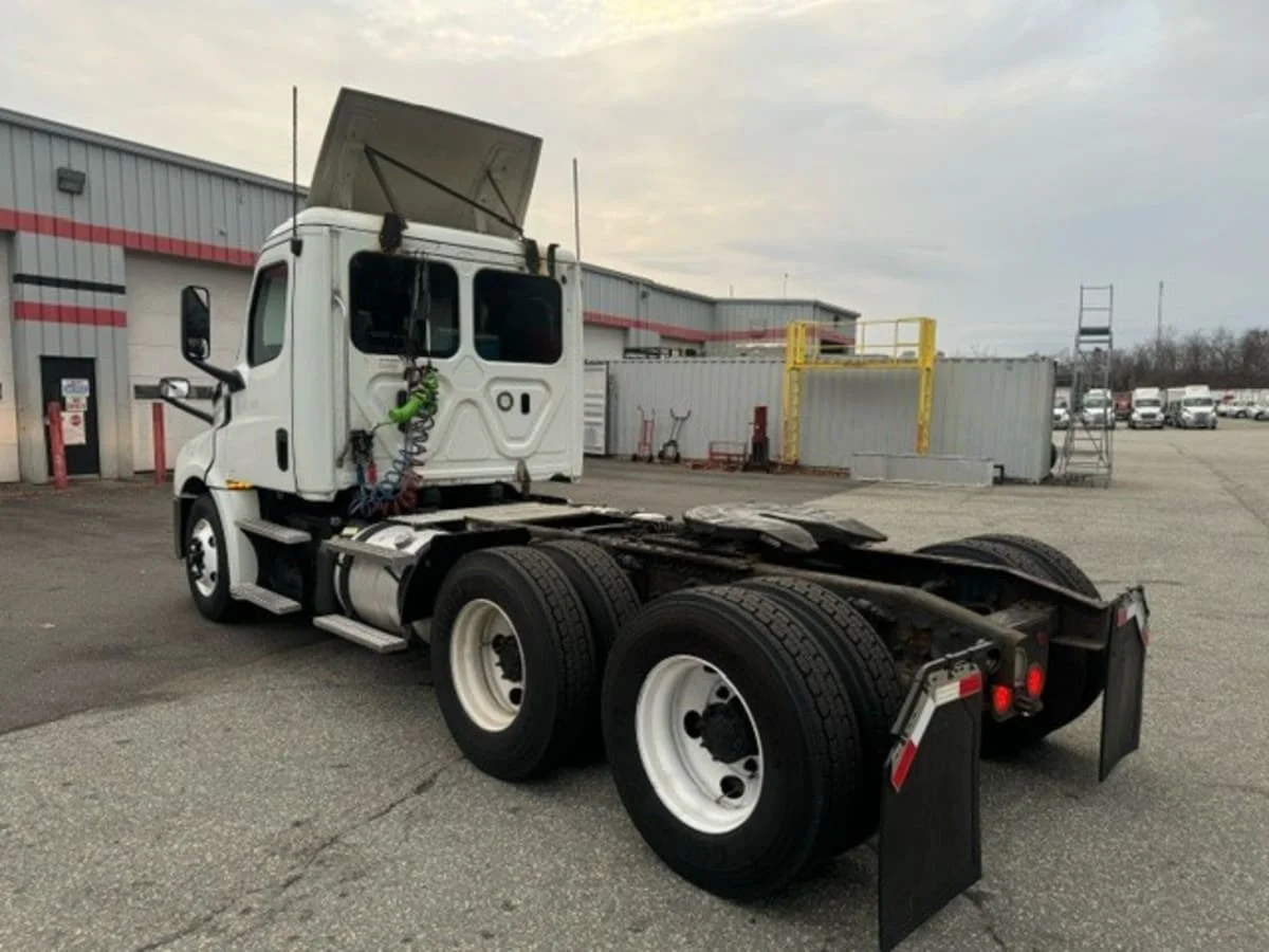 2019 Freightliner Cascadia in Springfield, MA — photo 6