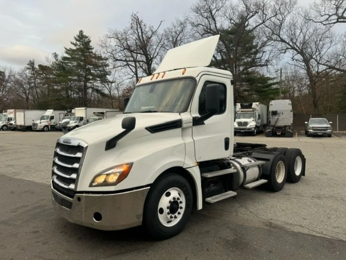 2019 Freightliner Cascadia in Springfield, MA — photo 3