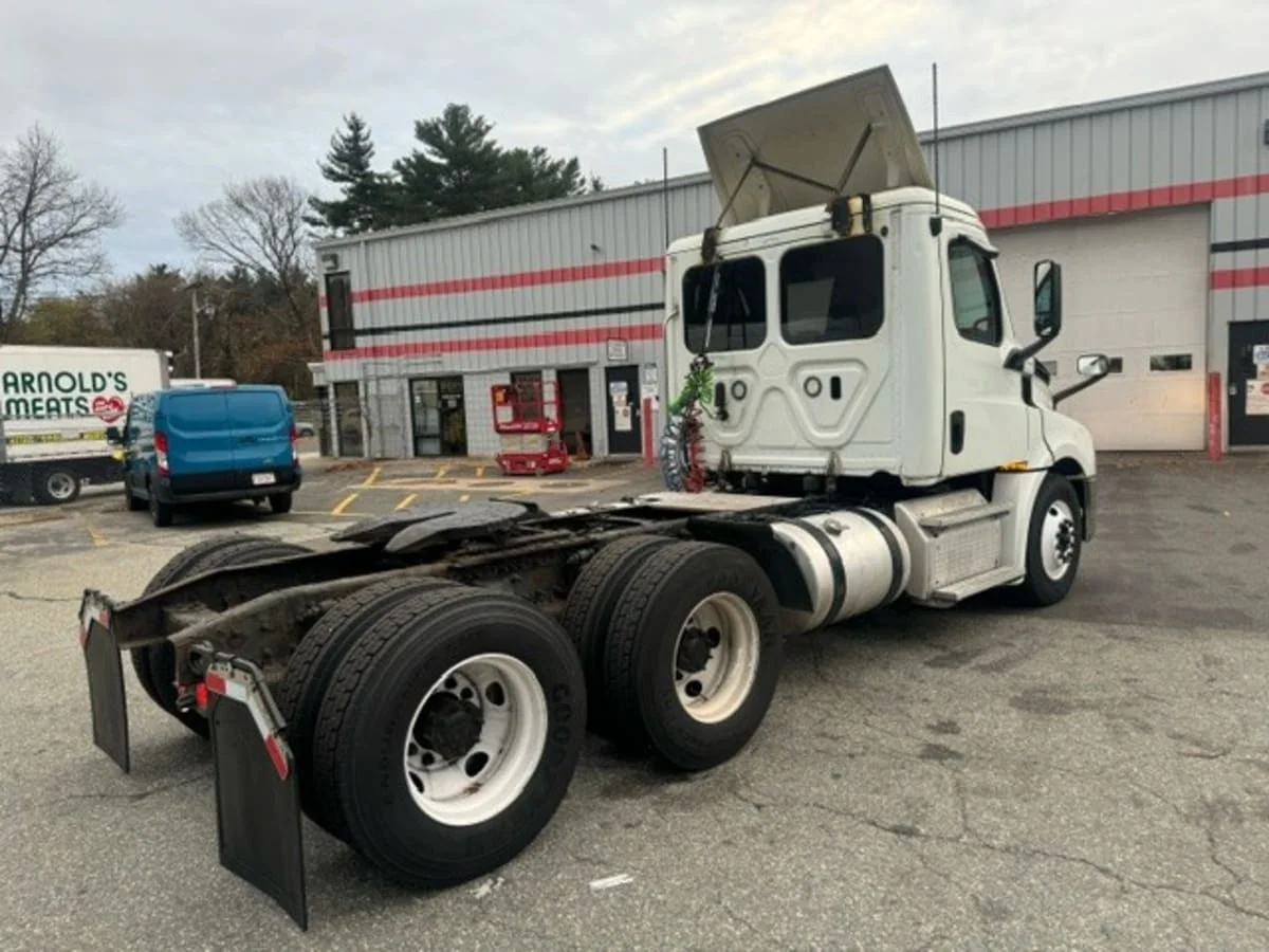 2019 Freightliner Cascadia in Springfield, MA — photo 4