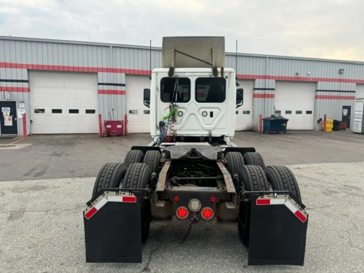 2019 Freightliner Cascadia in Springfield, MA — photo 5