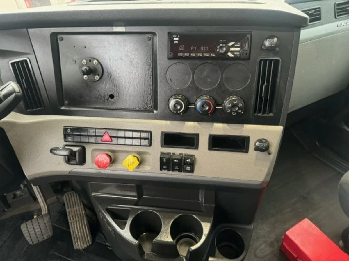 2019 Freightliner Cascadia in Springfield, MA — photo 7
