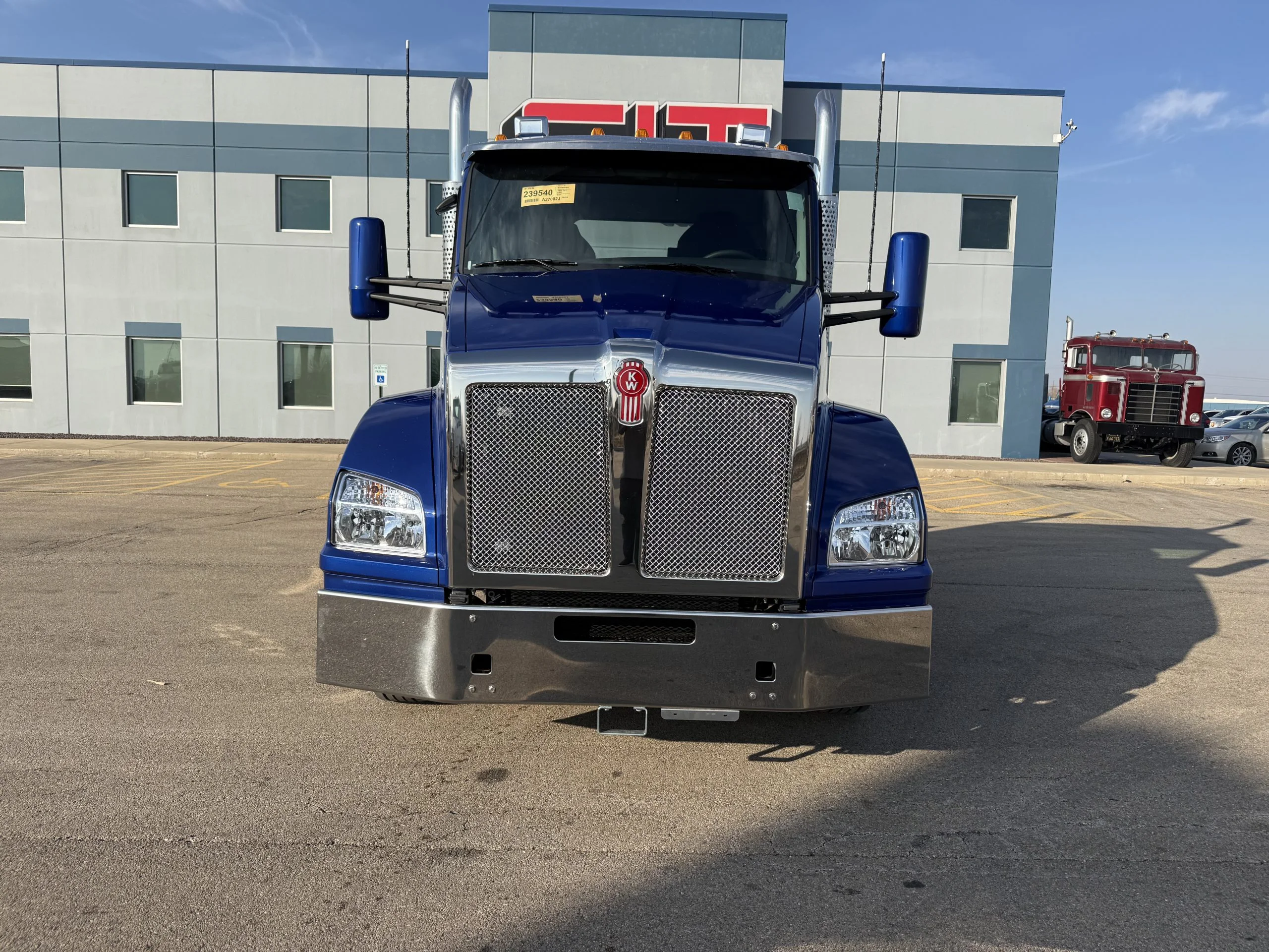 2027 Kenworth T880 in Peru, IL — photo 2