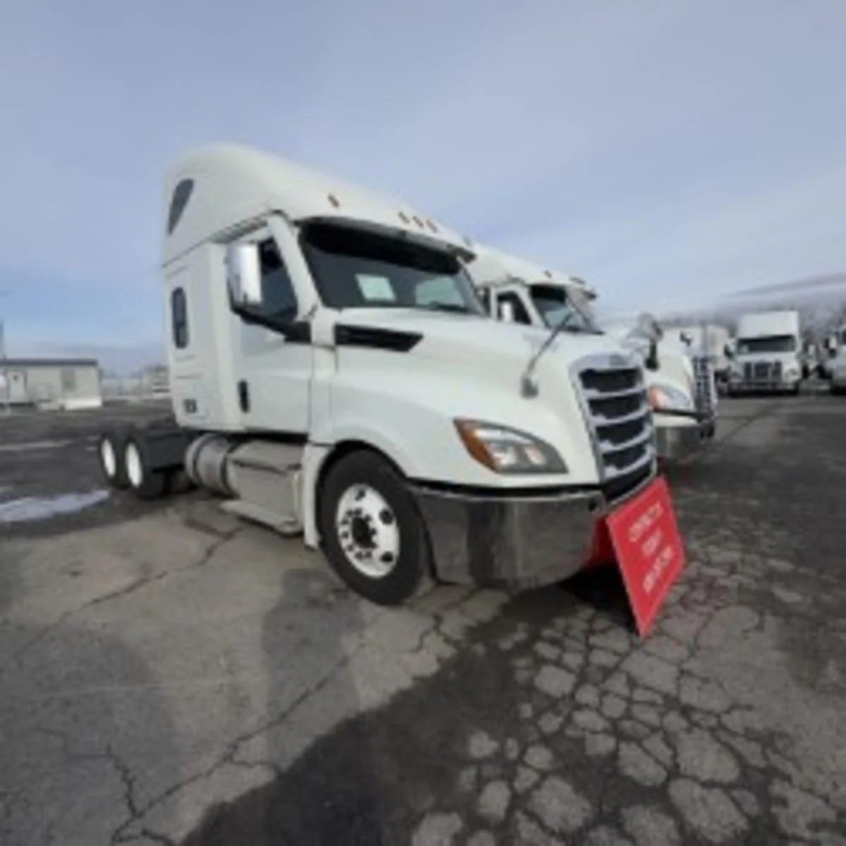 2020 Freightliner Cascadia - image 3