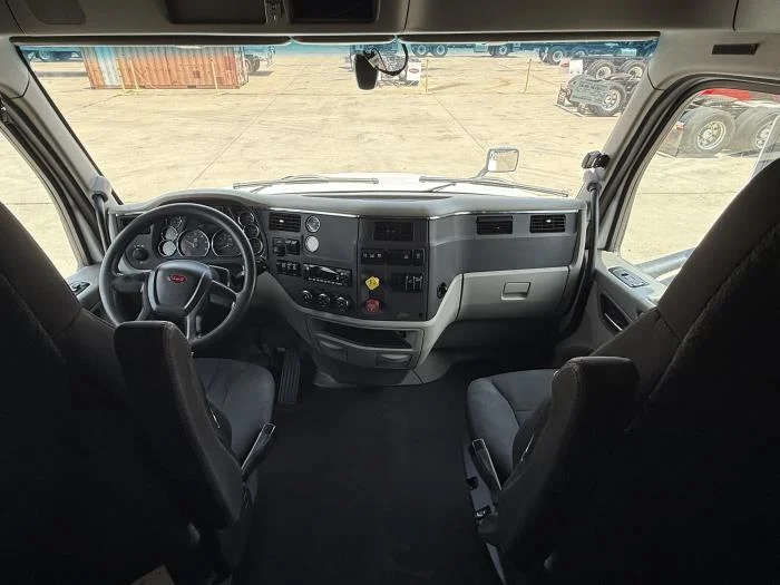 2022 Peterbilt 579 - image 11