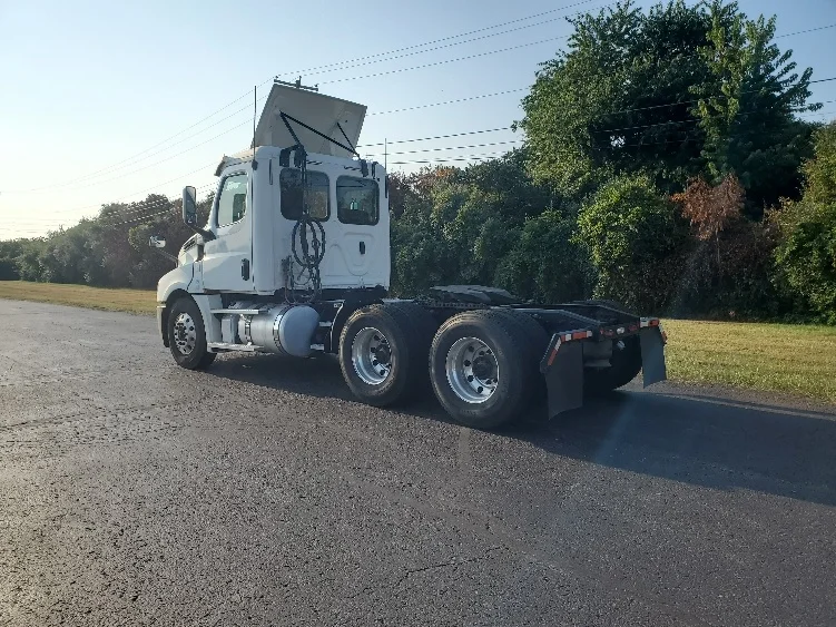 2020 Freightliner Cascadia - image 5