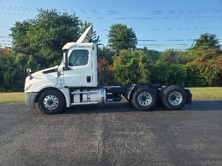 2020 Freightliner Cascadia - image 4