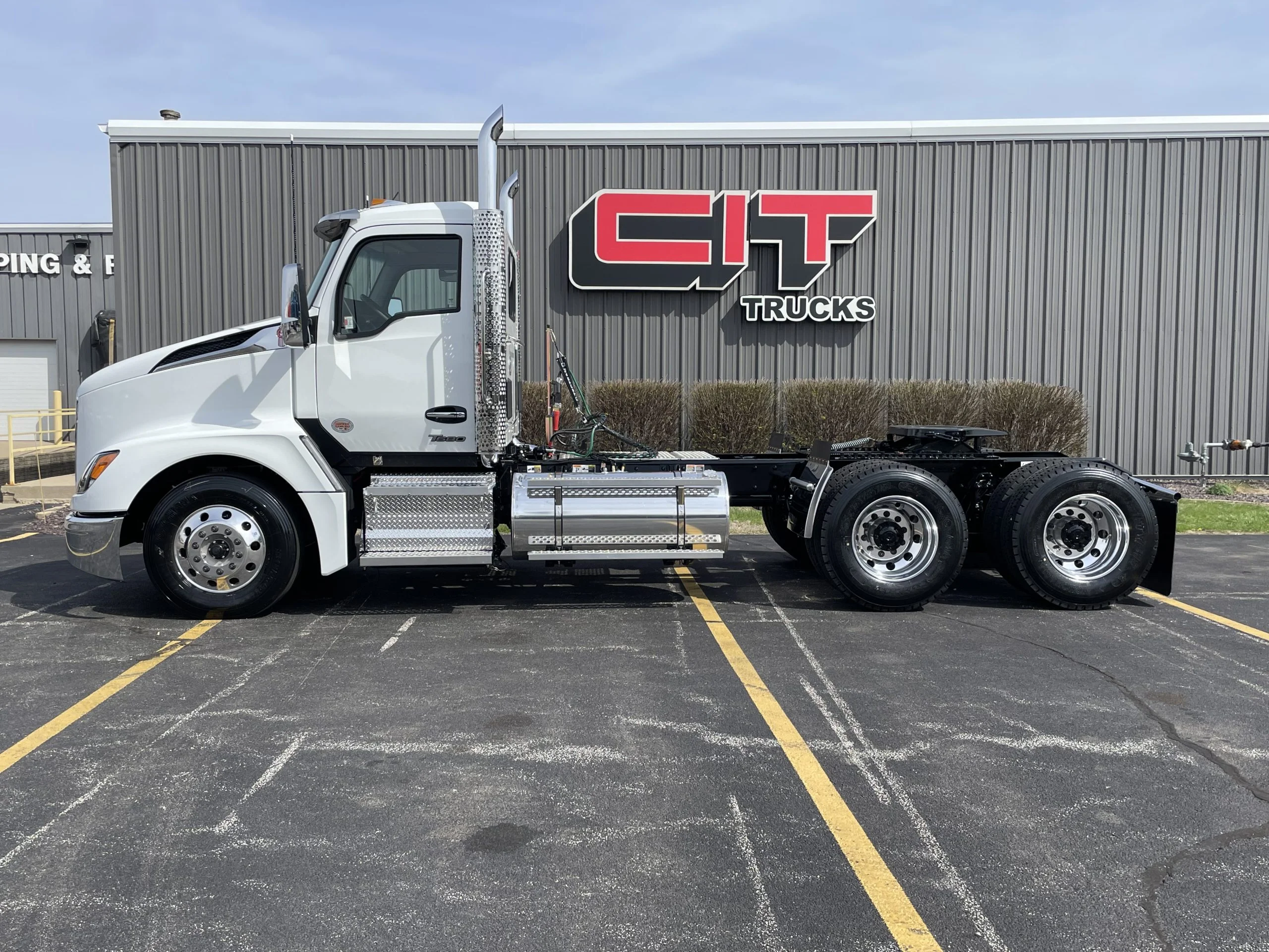 2027 Kenworth T680 - image 3