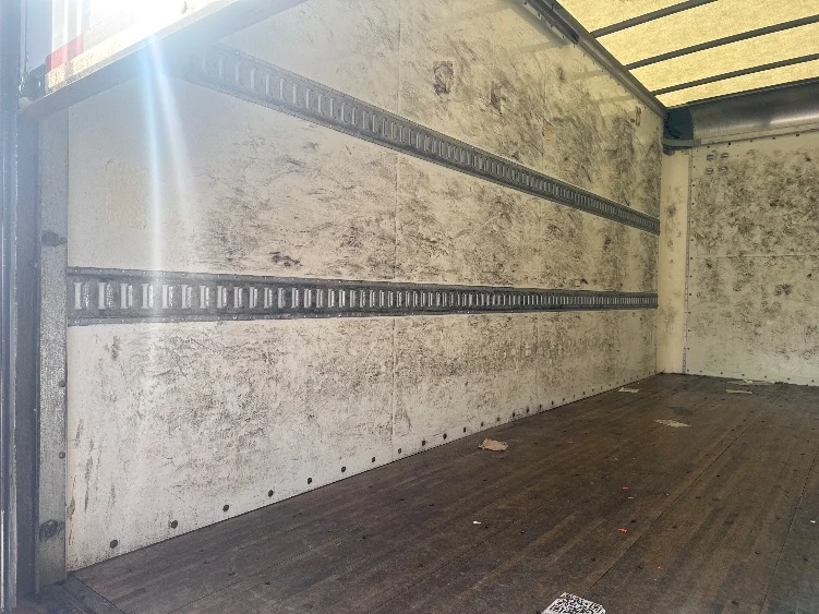 2021 Isuzu NPR - image 10