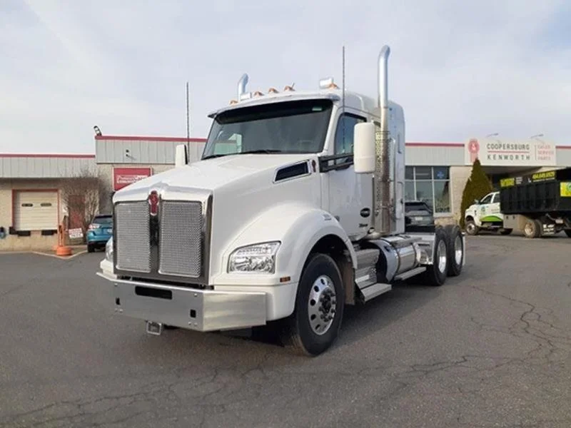 2025 Kenworth T880