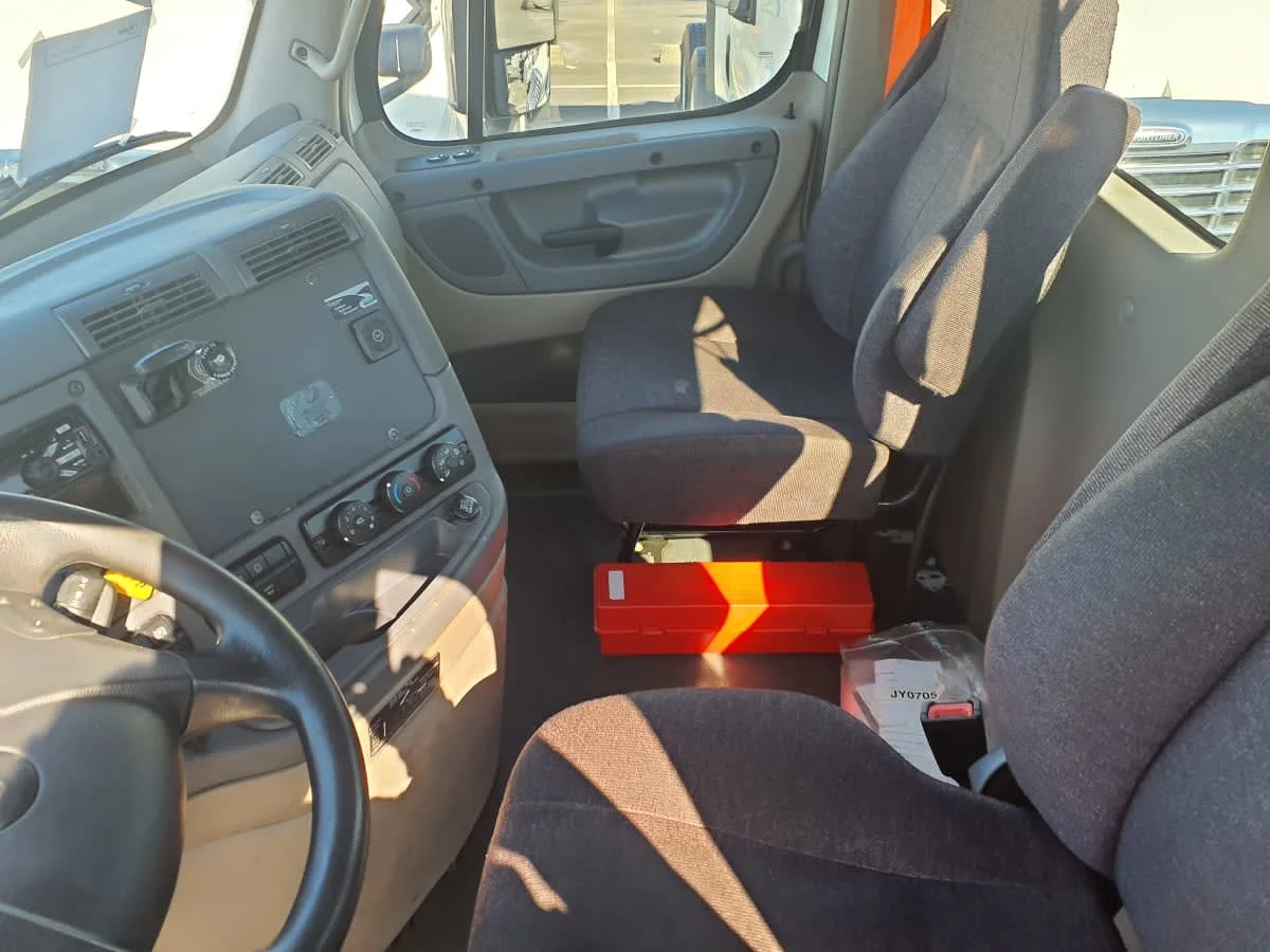 2019 Freightliner Cascadia in Atlanta, GA — photo 7