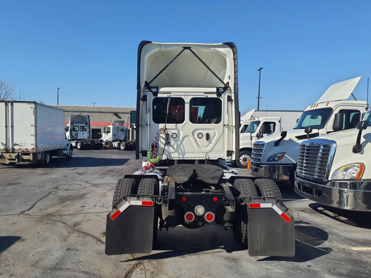 2019 Freightliner Cascadia in Atlanta, GA — photo 5