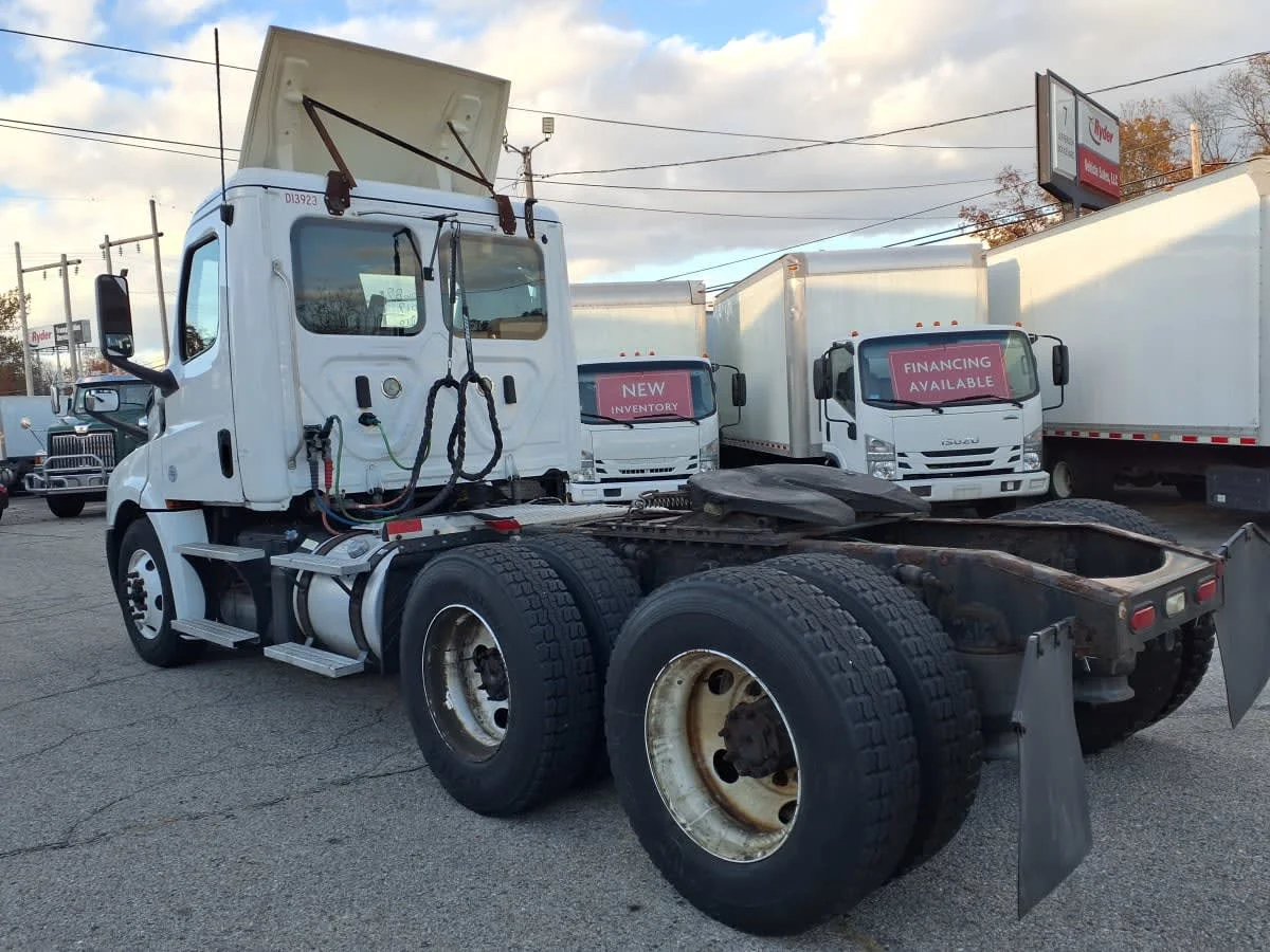 2019 Freightliner Cascadia in Warwick, RI — photo 6