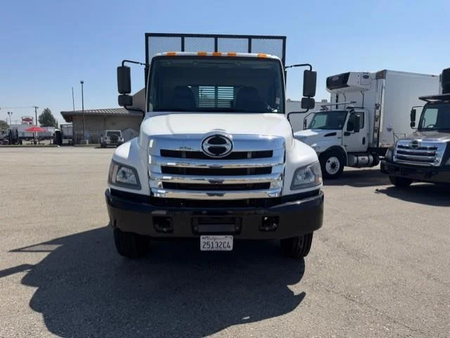 2020 Hino 268 - image 3