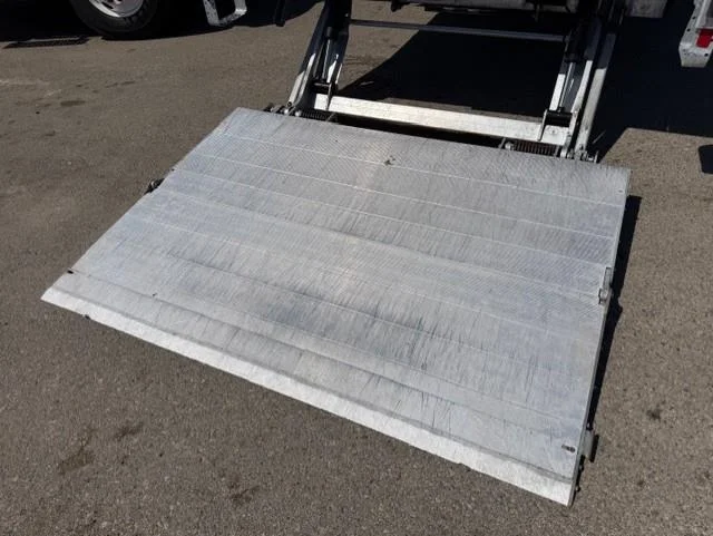 2020 Hino 268 - image 8