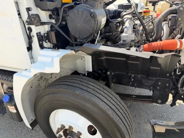 2020 Hino 268 - image 12