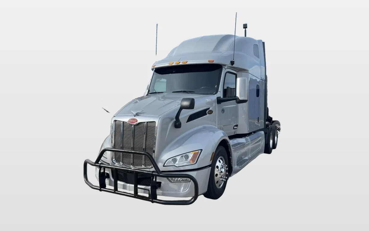 2022 PETERBILT 579 - image 1