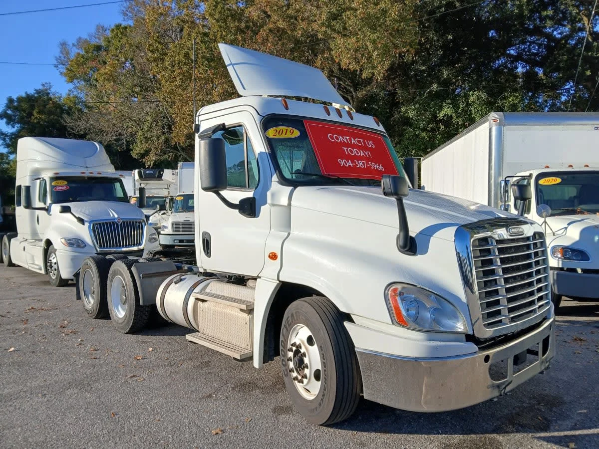 2019 Freightliner Cascadia in Jacksonville, FL — photo 3