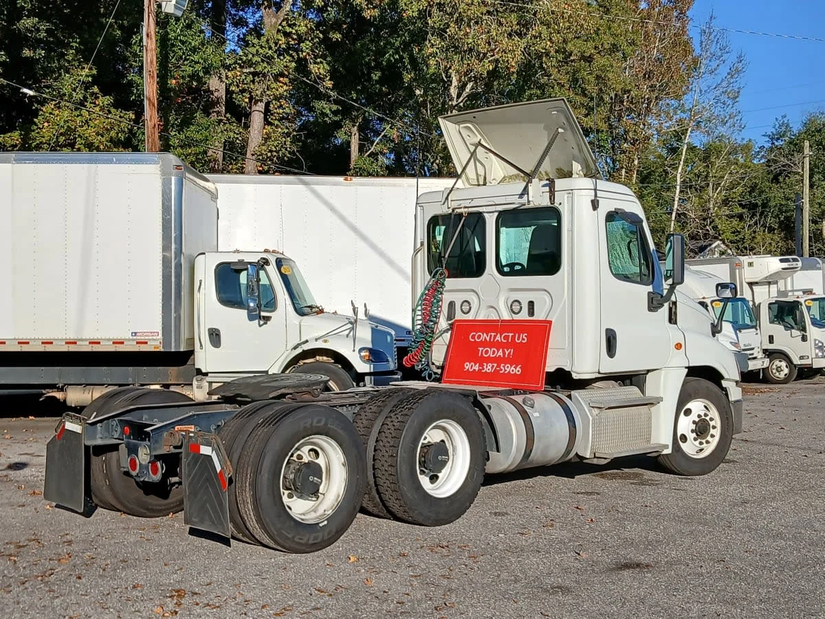 2019 Freightliner Cascadia in Jacksonville, FL — photo 4