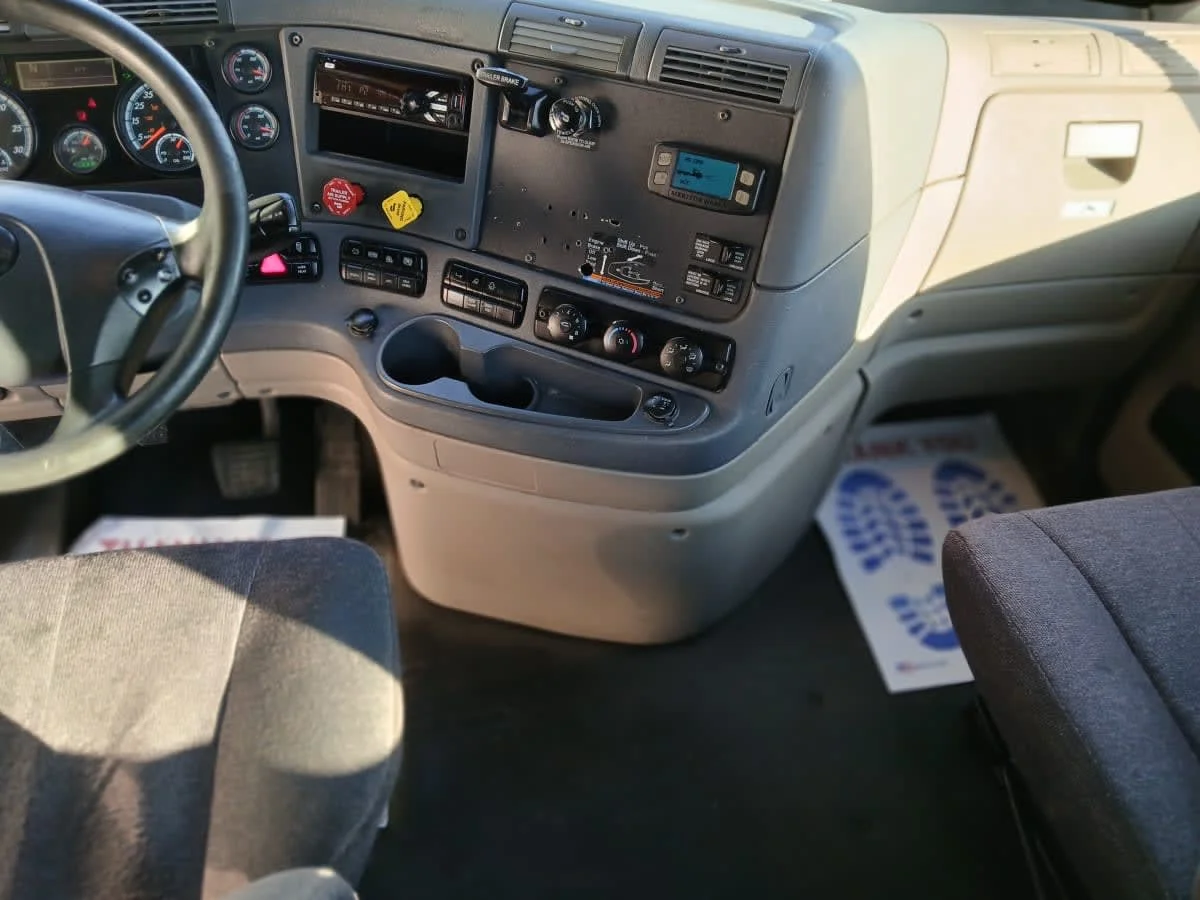 2019 Freightliner Cascadia in Jacksonville, FL — photo 7