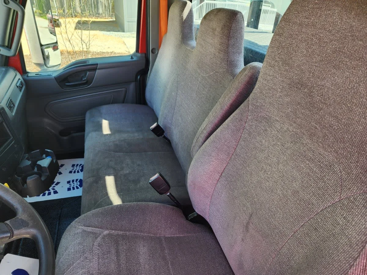 2017 Freightliner M2 106 - image 7