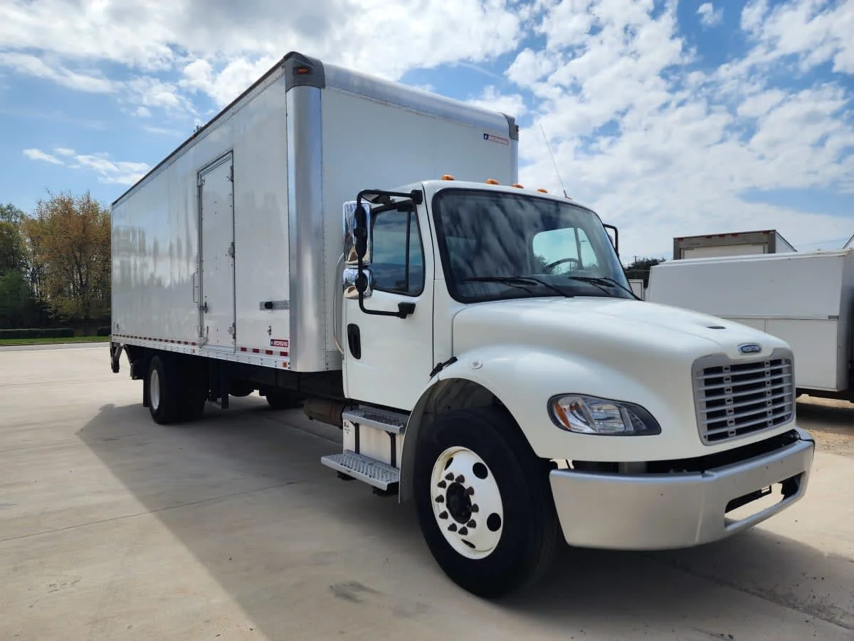 2017 Freightliner M2 106 - image 3
