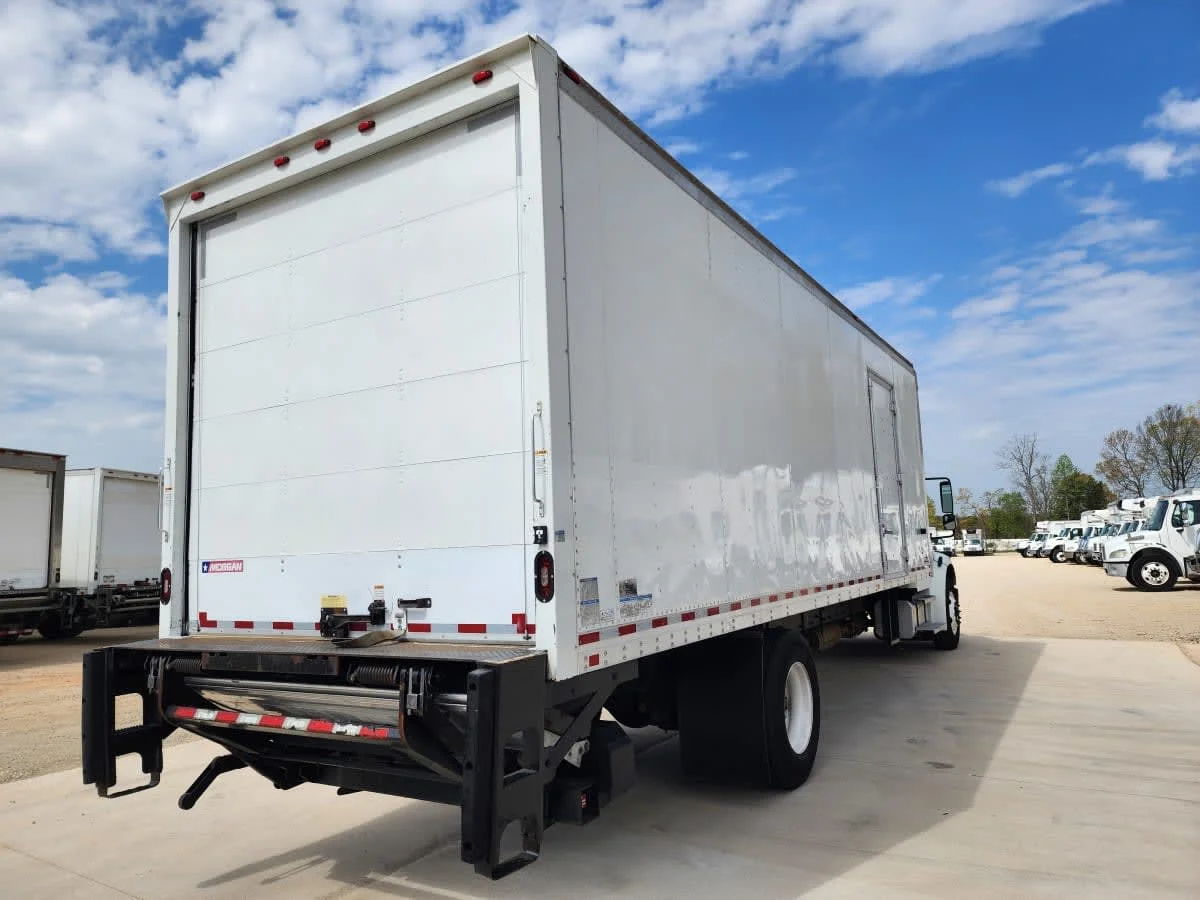 2017 Freightliner M2 106 - image 4