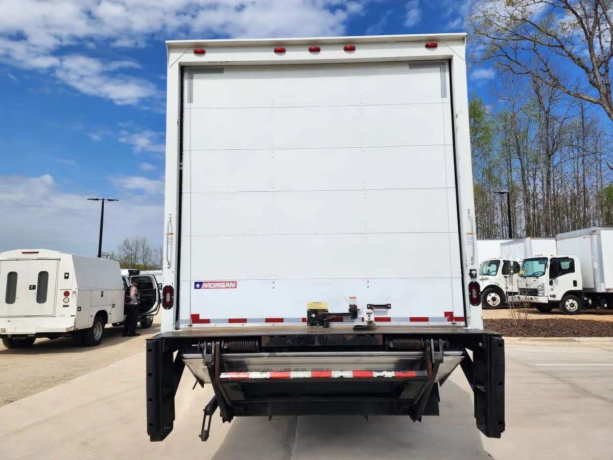 2017 Freightliner M2 106 - image 5