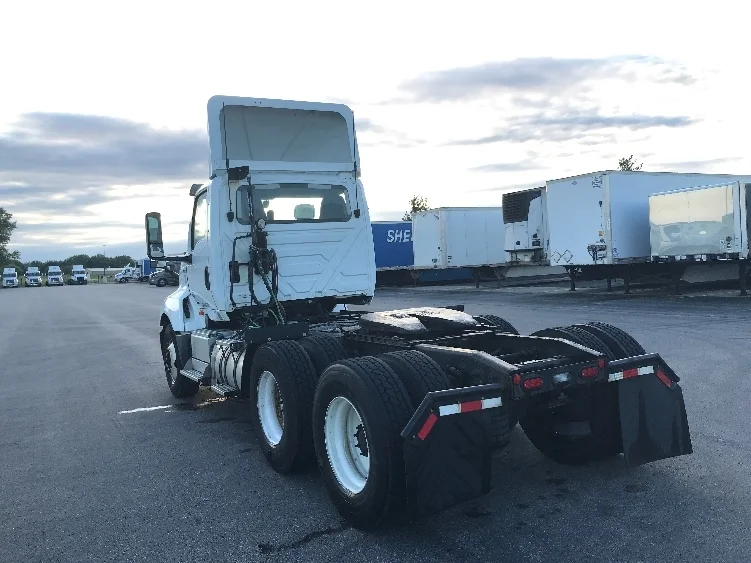 2020 International LT - image 5